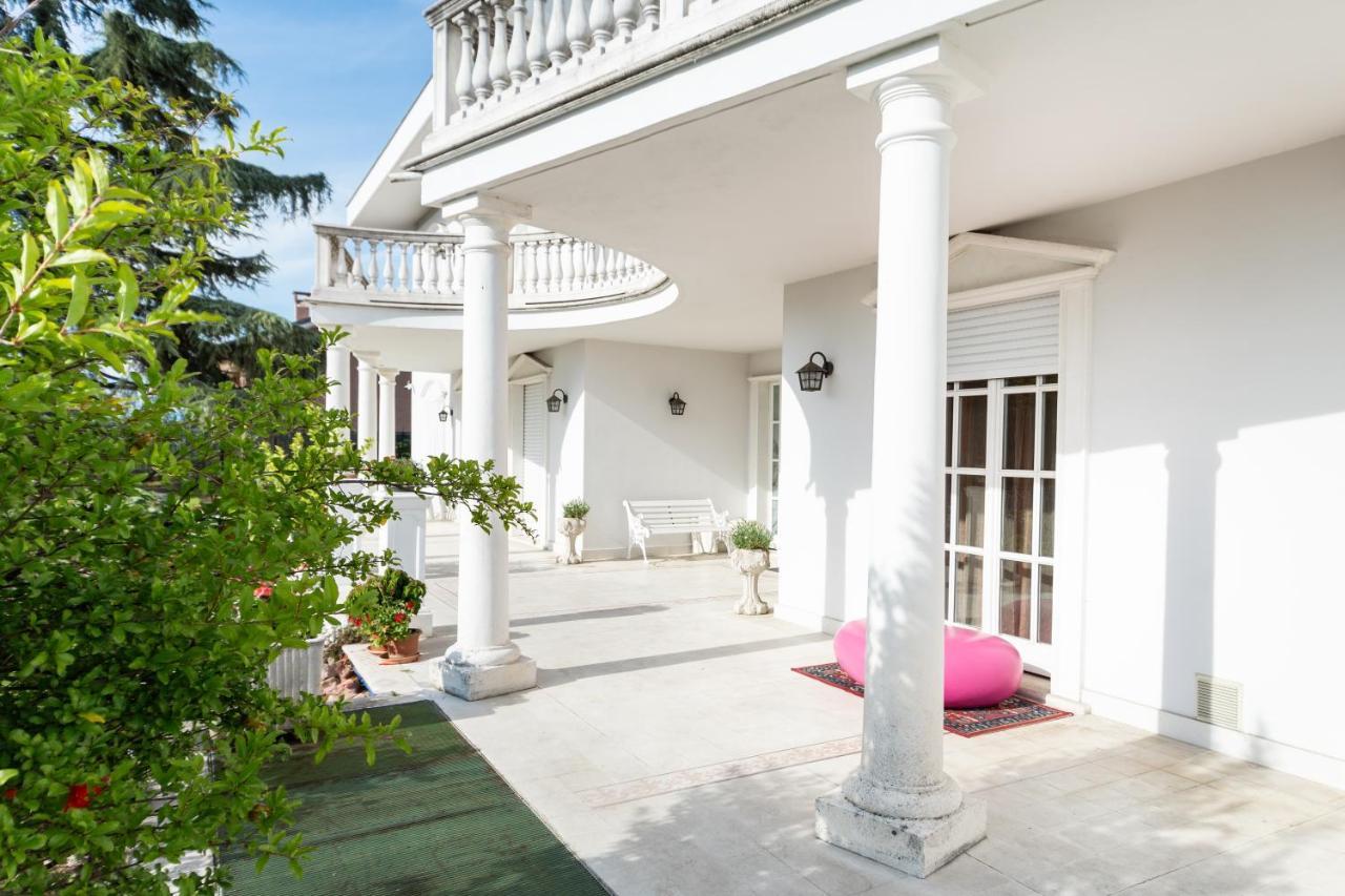 White House Apartment Лайнате Екстериор снимка