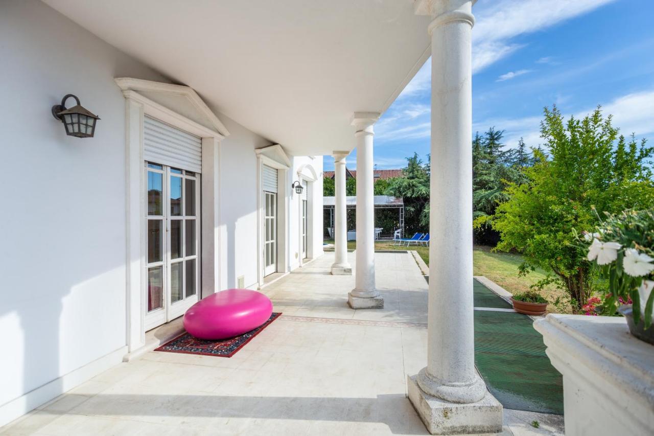 White House Apartment Лайнате Екстериор снимка