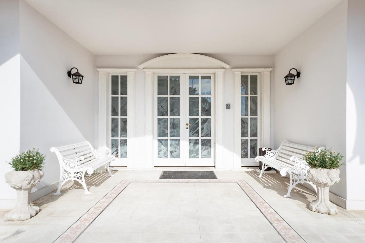 White House Apartment Лайнате Екстериор снимка
