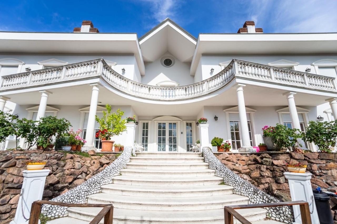 White House Apartment Лайнате Екстериор снимка