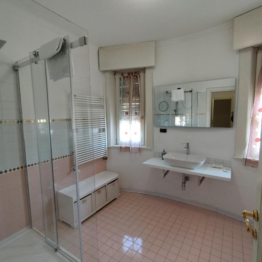 White House Apartment Лайнате Екстериор снимка