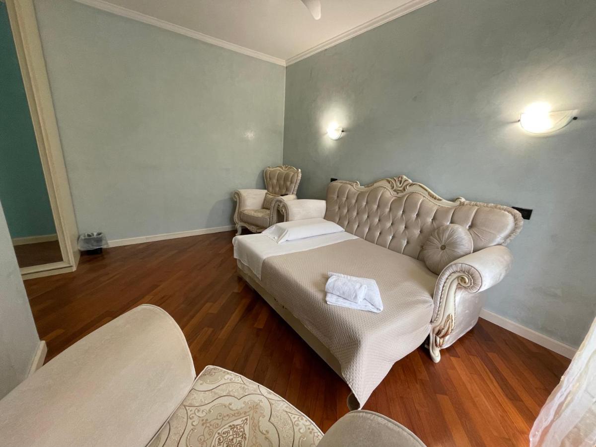 White House Apartment Лайнате Екстериор снимка