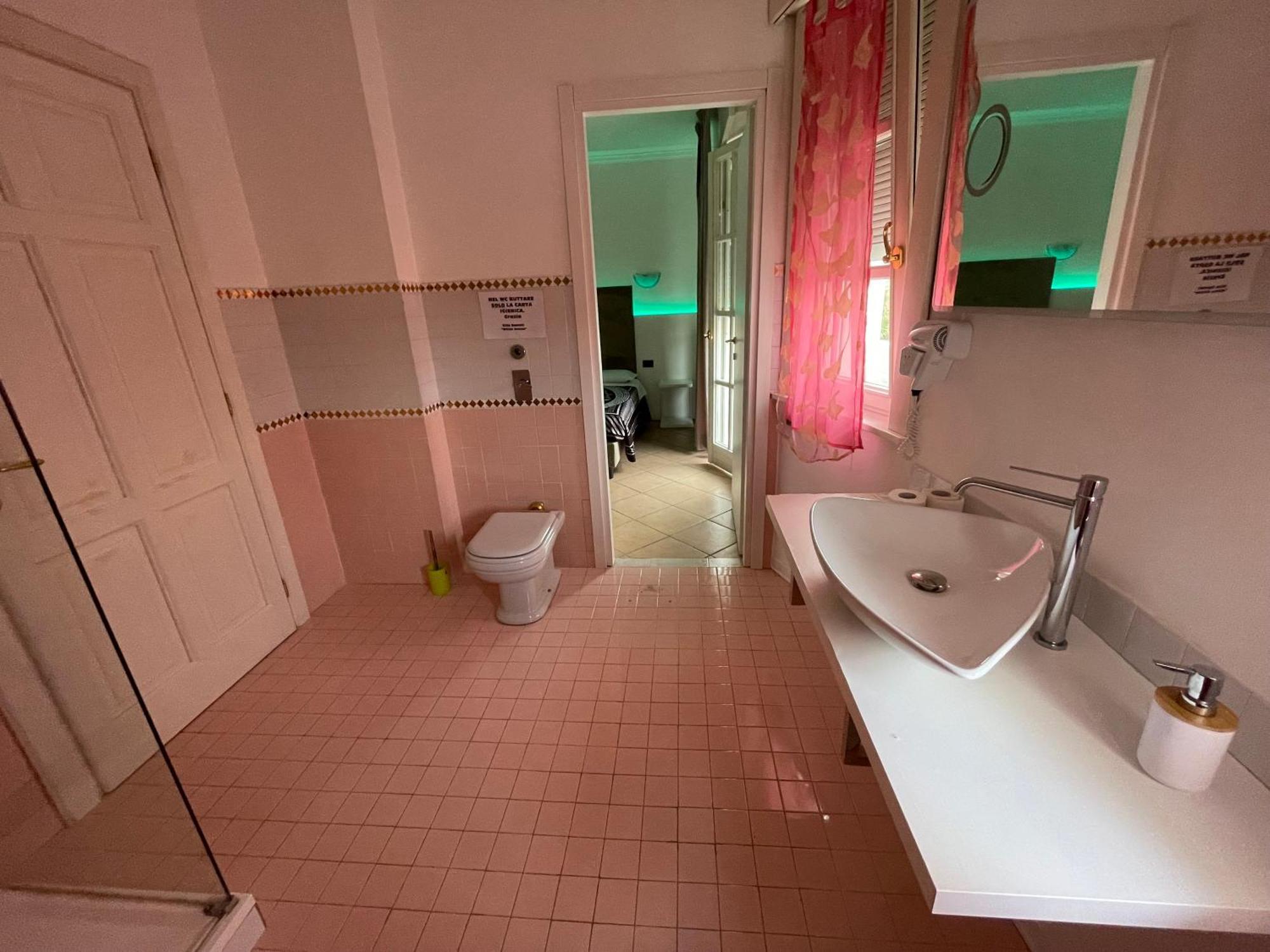 White House Apartment Лайнате Екстериор снимка