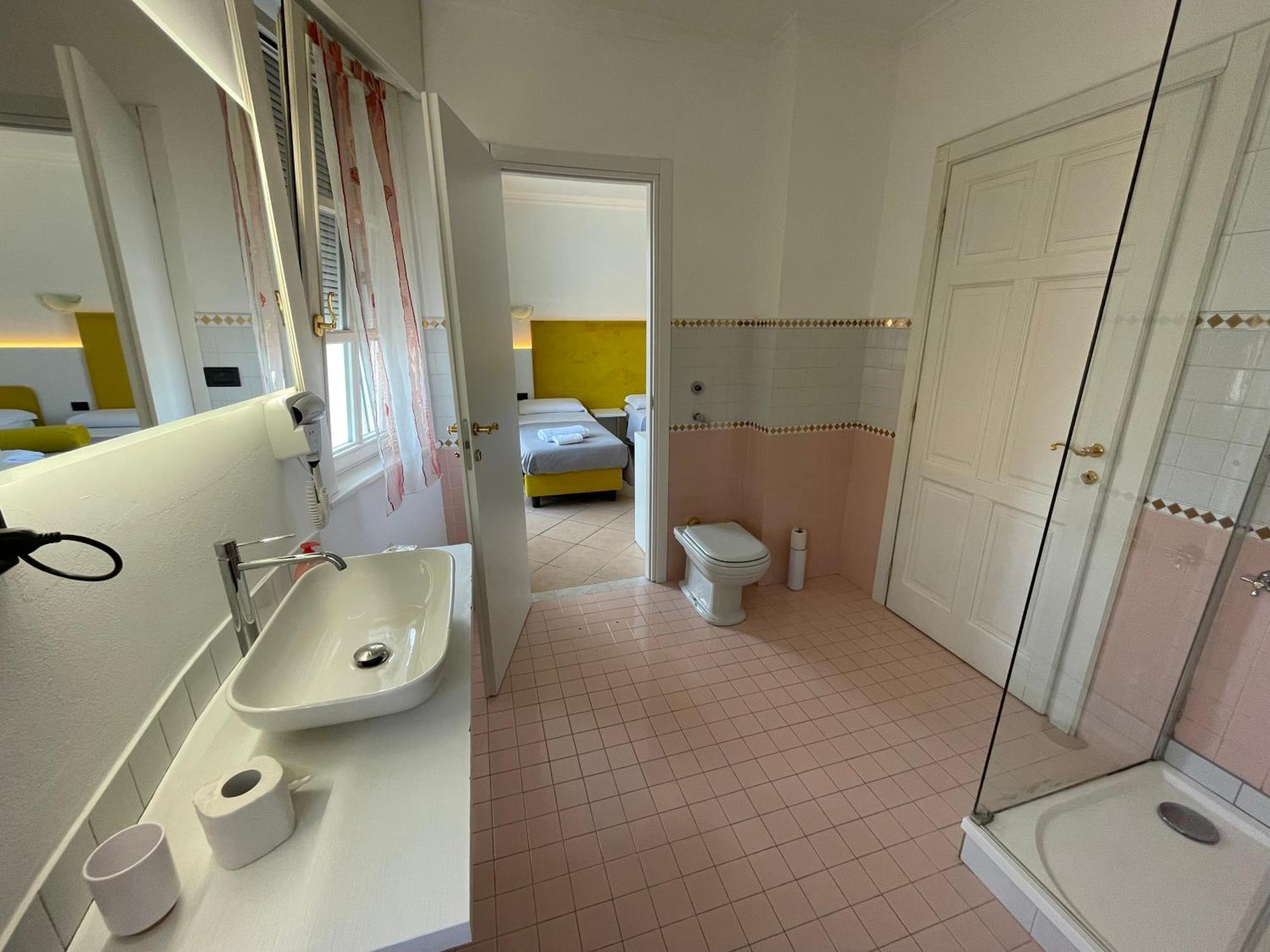 White House Apartment Лайнате Екстериор снимка