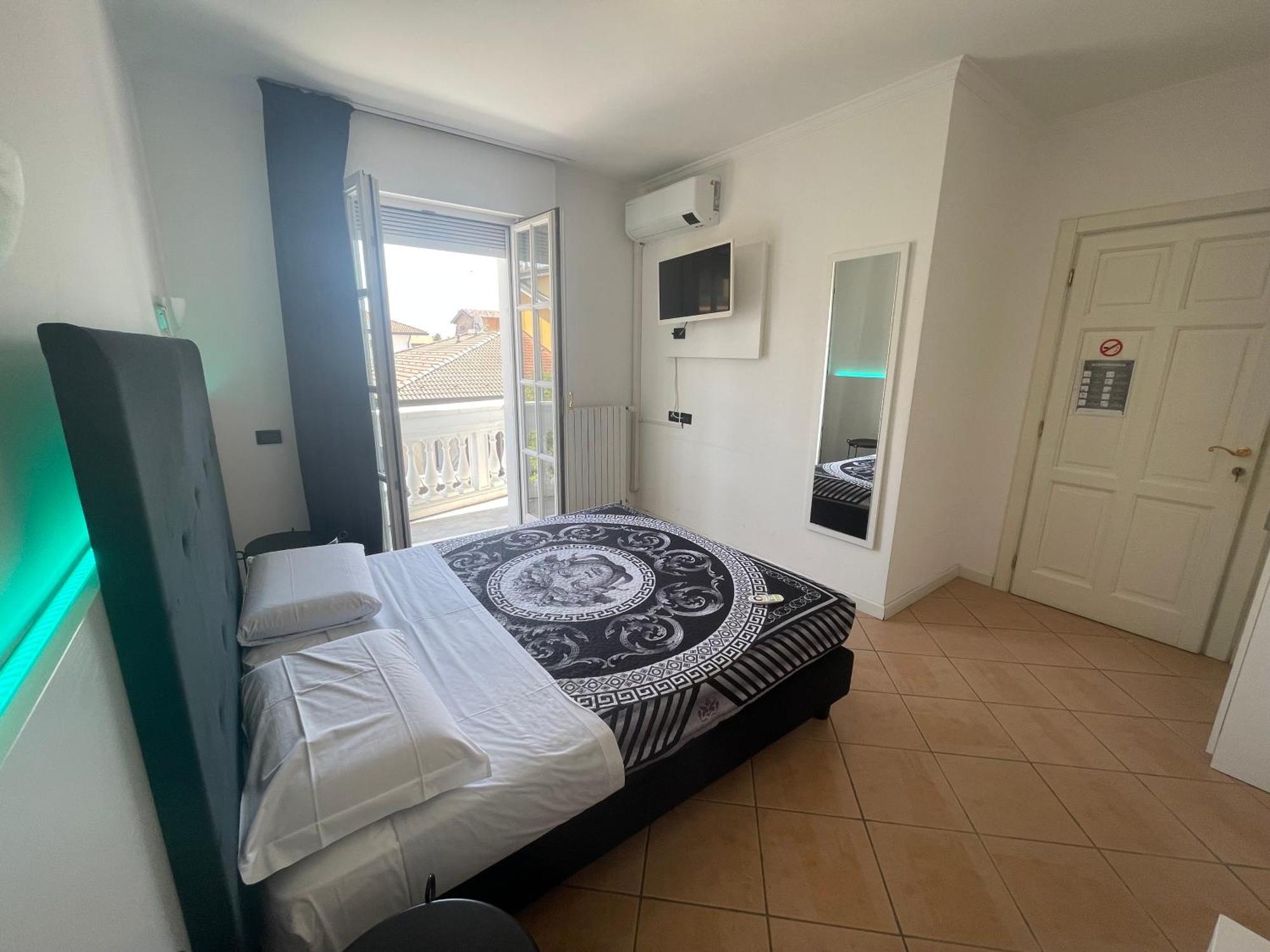 White House Apartment Лайнате Екстериор снимка
